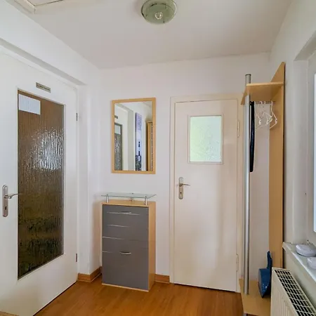 - Reetdachhaus