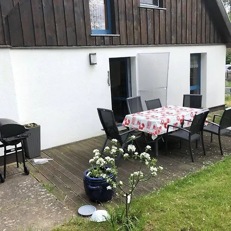 - Reetdachhaus Holiday home Kamminke