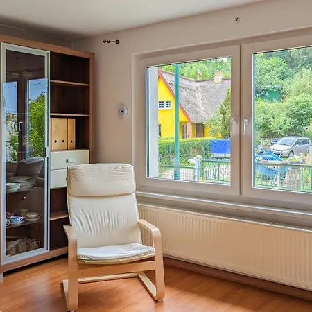 - Reetdachhaus