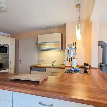 - Reetdachhaus Holiday home Kamminke