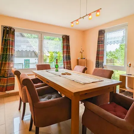 - Reetdachhaus 度假居